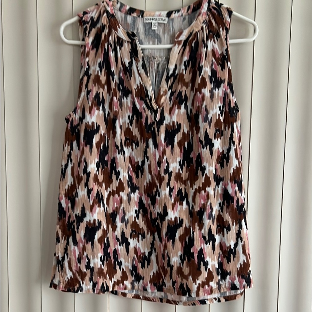 Black and White Sleeveless Blouse with Abstract Pattern Women’s Sz M